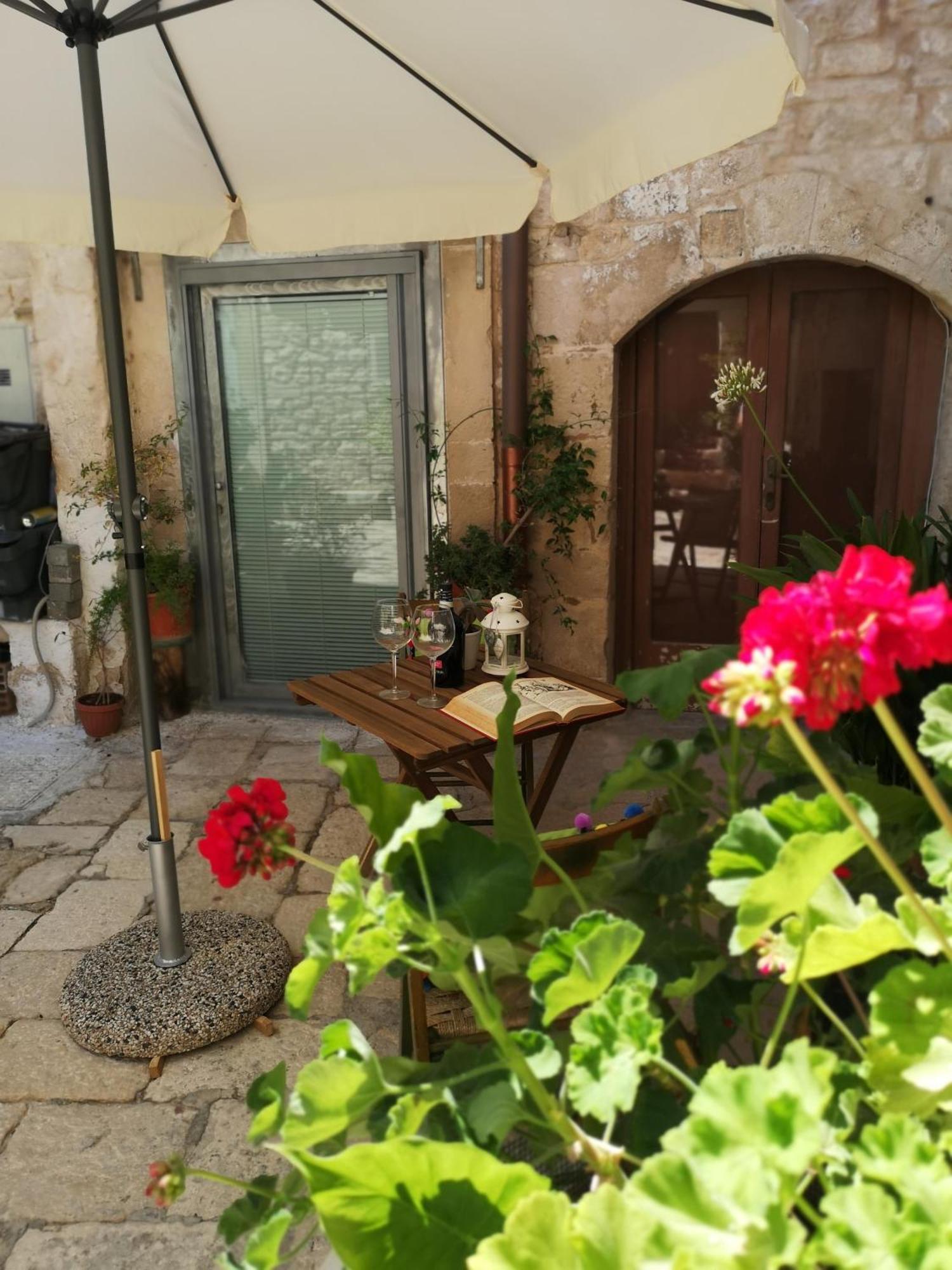 Corte Sagarriga Visconti Giovinazzo Bagian luar foto